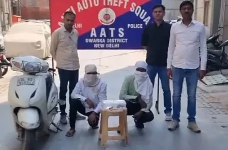 दिल्ली : द्वारका में 'नो गन्स, नो गैंग्स' मिशन की सफलता, दो कुख्यात अपराधी गिरफ्तार; पिस्तौल और चोरी की स्कूटी बरामद