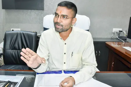बिहार: मंत्री पद से इस्तीफे के सवाल पर दीपक प्रकाश का जवाब, बोले- फैसला गठबंधन नेतृत्व करेगा