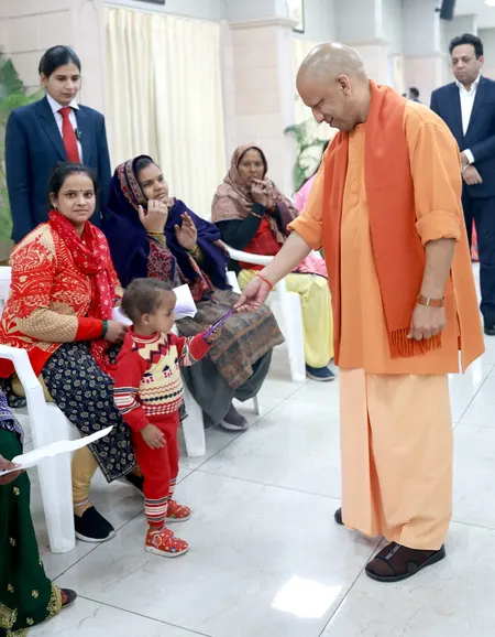 आमजन की समस्याओं के समाधान पर निगरानी रखें जनपदों में तैनात पुलिस अधिकारीः मुख्यमंत्री योगी