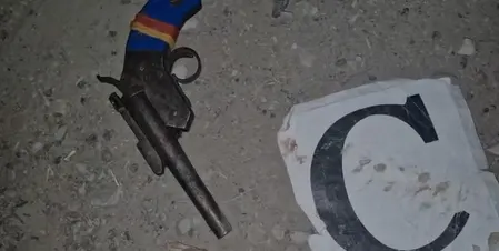 फिरोजाबाद में पुलिस और बदमाशों में मुठभेड़, जवाबी फायरिंग में एक बदमाश गोली लगने से घायल