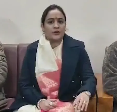 उत्तराखंड : उत्तरकाशी के चिन्यालीसौड़ महोत्सव में अपर्णा बिष्ट यादव ने पहाड़ी बेटियों को सशक्त बनाने का किया आह्वान