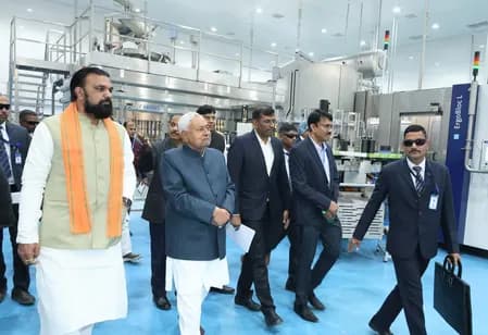 सीएम नीतीश बक्सर पहुंचे, नावानगर विशेष औद्योगिक क्षेत्र में विभिन्न इकाइयों का किया निरीक्षण