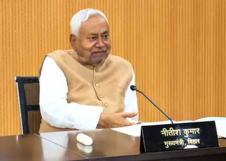 बिहार में नीतीश कुमार के कार्यक्रम में विवाद: एनसी सांसद ने की कड़ी निंदा, पद छोड़ने की दी सलाह