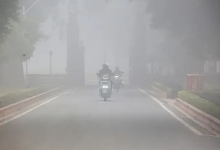 दिल्ली प्रदूषण : कार्यालयों में आधे कर्मचारी ही आएंगे, अन्य को वर्क फ्रॉम होम का निर्देश