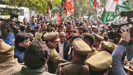 यूपी : नेशनल हेराल्ड मामले में अजय राय का सरकार के खिलाफ प्रदर्शन, 'बदले की राजनीति' का लगाया गंभीर आरोप