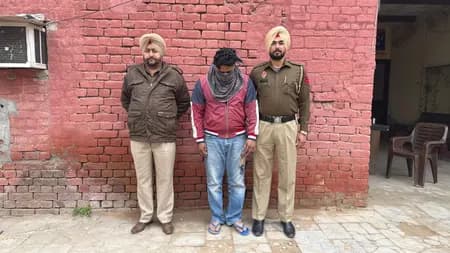 मोगा पुलिस की बड़ी कार्रवाई, 52 हजार की नकली भारतीय मुद्रा और गाड़ी समेत आरोपी गिरफ्तार