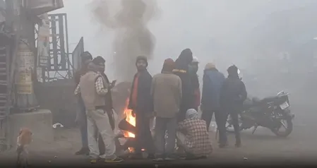 उत्तर प्रदेश में घने कोहरे और कड़ाके की ठंड का कहर, जनजीवन प्रभावित