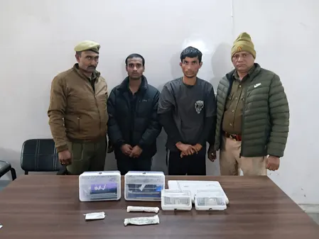 घरों से मोबाइल व लैपटॉप चोरी करने वाले दो शातिर चोर गिरफ्तार, 21 मोबाइल बरामद