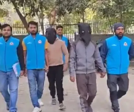 दिल्ली पुलिस की बड़ी सफलता, चोरी के गहने के साथ तीन गिरफ्तार