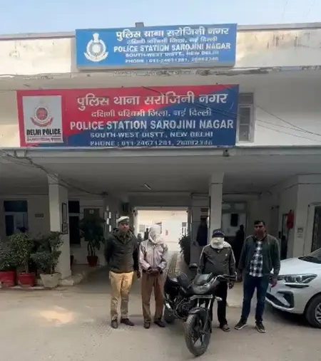 दिल्ली: ज्वेलरी चमकाने का झांसा देकर धोखाधड़ी में दो आरोपी गिरफ्तार