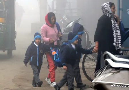 बिहार : अधिक ठंड के कारण पटना में 8वीं तक के सभी स्कूल 30 दिसंबर तक बंद
