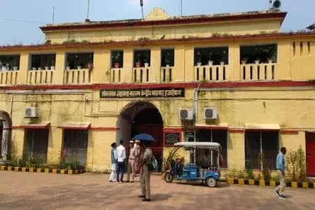 झारखंड के हजारीबाग में जेपी सेंट्रल जेल की पांच लेयर सुरक्षा तोड़कर तीन सजायाफ्ता कैदी फरार
