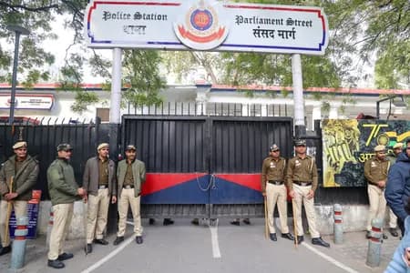 दिल्ली में घटा अपराध, 2024 के मुकाबले 2025 में हत्या और रेप जैसी घटनाएं कम हुईं
