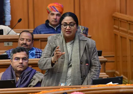 दिल्ली में प्रदूषण के खिलाफ रेखा सरकार का ‘महा-संकल्प’, 3330 नई इलेक्ट्रिक बसें चलेंगी