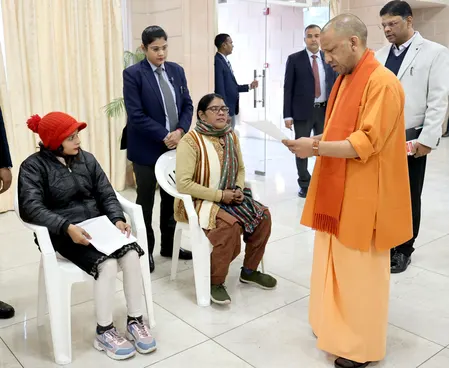 अवैध कब्जा बर्दाश्त नहीं, भूमाफिया और दबंगों के खिलाफ जारी रहेगी कठोर कार्रवाई : सीएम योगी