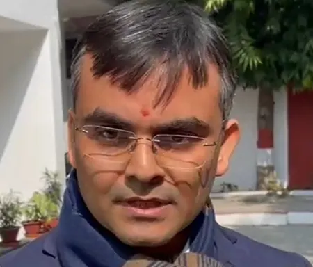 वाराणसी में मणिकर्णिका घाट पर व्यापक विकास कार्य, शवदाह अधिक सुव्यवस्थित होगी : डीएम