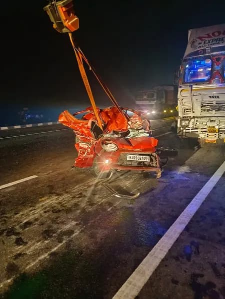 राजस्थान: चित्तौड़गढ़-उदयपुर राष्ट्रीय राजमार्ग पर भीषण सड़क हादसा, चार की मौत