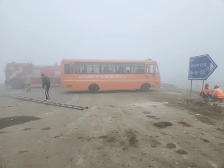 गौतमबुद्धनगर: घने कोहरे में कार नाले में गिरी, युवक की मौत