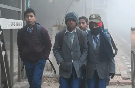 गौतमबुद्ध नगर में स्कूलों की टाइमिंग बदली, सुबह 10 से दोपहर 3 बजे तक खुलेंगे विद्यालय, दिल्ली में हाइब्रिड मोड लागू
