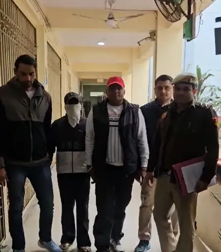दिल्ली: लूट और चाकूबाजी के मामले में आरोपी गिरफ्तार, 150 सीसीटीवी फुटेज की हुई जांच