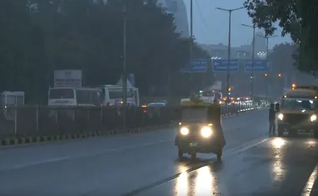 एनसीआर में मौसम का मिजाज बदला, बारिश और तेज हवाओं से ठंड बढ़ी, एक्यूआई में आंशिक सुधार