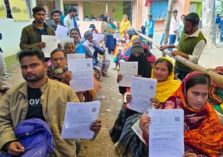 बंगाल एसआईआर : चुनाव आयोग की चेतावनी- दस्तावेजों को गलत तरीके से अपलोड करना गंभीर अपराध