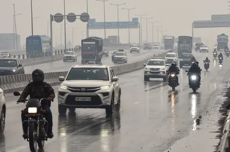 एक बार फिर बदलेगा एनसीआर का मौसम, बारिश-आंधी से गिरेगा तापमान, हवा हुई साफ