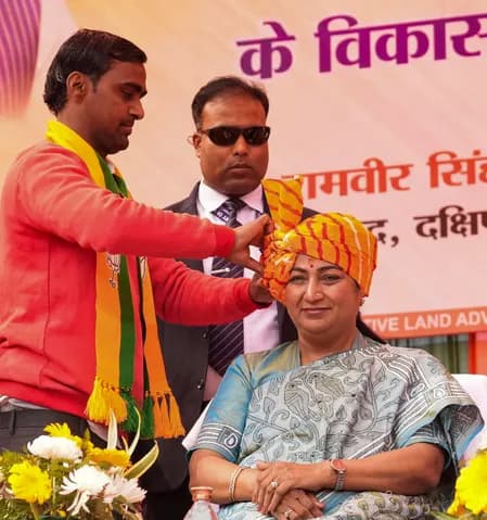 आप सरकार ने दिल्ली को सिर्फ विज्ञापनों के जरिए चमकाया: सीएम रेखा गुप्ता