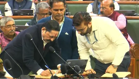 बिहार : अनंत सिंह विधानसभा पहुंचकर विधायक पद की शपथ ली, नीतीश के पैर छूकर लिया आशीर्वाद