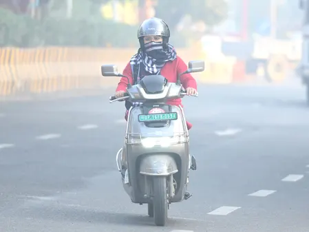 एनसीआर में तेज हवाओं से हवा हुई साफ, कई इलाकों में एक्यूआई ऑरेंज और येलो जोन में पहुंचा