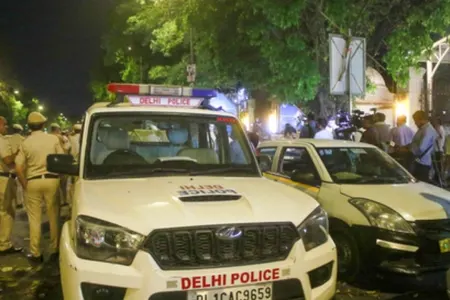 दिल्ली पुलिस क्राइम ब्रांच की बड़ी कामयाबी, दो लापता लड़कियों को सुरक्षित परिवार को सौंपा