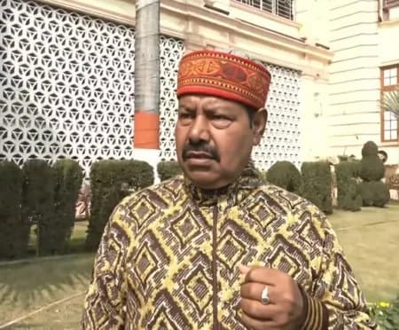 पटना : सीएम नीतीश ने राजद विधायक को स्वेटर के लिए टोका, भाई वीरेंद्र का जवाब- आपने ही दिया है