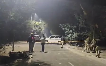 दिल्ली पुलिस ने मुठभेड़ के बाद गैंग के सरगना असद समेत तीन अपराधियों को गिरफ्तार किया