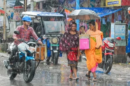 कोलकाता और दक्षिण बंगाल में साल की पहली बारिश दर्ज, सात दिन तक तापमान में बड़े बदलाव के आसार नहीं