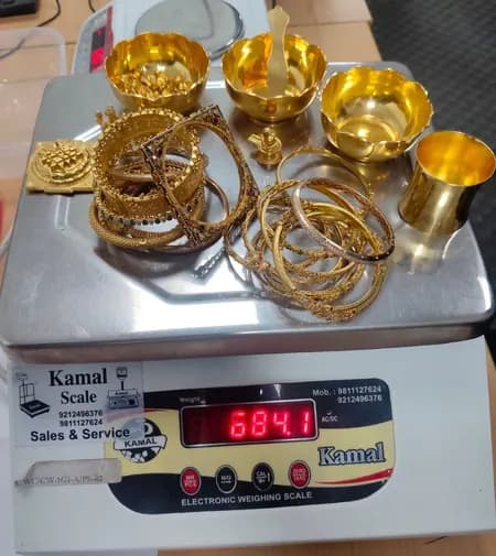 दिल्ली एयरपोर्ट पर कस्टम विभाग ने महिला तस्कर को पकड़ा, 5.42 करोड़ के आभूषण और लग्जरी घड़ियां जब्त