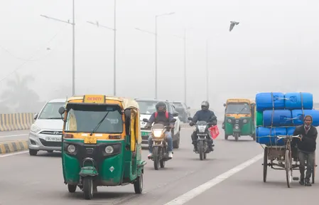 तेज हवाओं का असर : येलो जोन में दिल्ली-नोएडा-गाजियाबाद के कई इलाके, प्रदूषण से मिली राहत