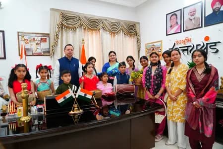 उत्तराखंड: मुख्यमंत्री धामी ने बच्चों के साथ मनाया 'फूलदेई', कहा- यह लोकपर्व हमारी सांस्कृतिक धरोहर