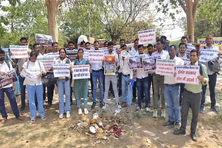 झारखंड में 'जेटेट' परीक्षा लंबे समय से लंबित रहने से परेशान अभ्यर्थी सड़क पर उतरे, विधानसभा तक किया पैदल मार्च