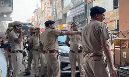 ईद के दौरान शांति बनाए रखने के लिए दिल्ली के उत्तम नगर में भारी सुरक्षा तैनात