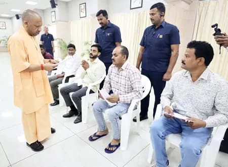 बेफिक्र होकर देशसेवा कीजिए, आपके परिवार की सुरक्षा, सम्मान सरकार के जिम्मे : सीएम योगी
