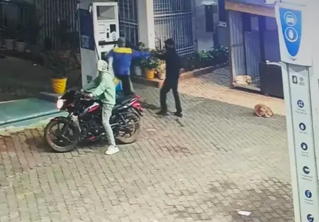 रांची : एक ही रात में दो पेट्रोल पंप और एक सीएनजी पंप पर लूट, ओरमांझी में दुकानदार को चाकू मारा