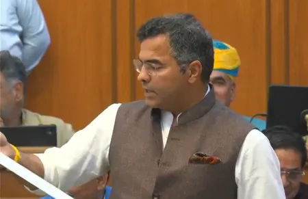 दिल्ली विधानसभा में 'शीशमहल' पर घमासान, प्रवेश वर्मा ने पेश की लग्जरी आइटम्स की लंबी लिस्ट