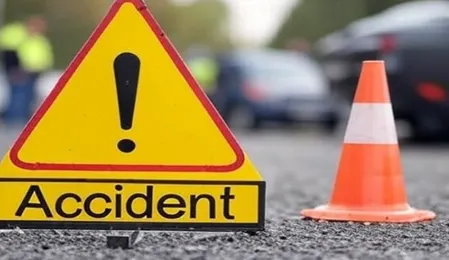 मध्य प्रदेश: आगर मालवा में बस पलटने से एक की मौत, 15 लोग घायल