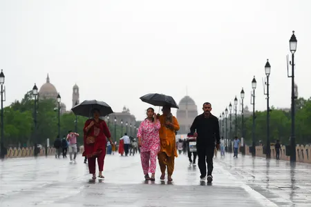 दिल्ली-एनसीआर में गर्मी से राहत, पूरे सप्ताह बारिश और बादलों का रहेगा साथ