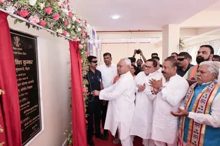 बिहार: राज्यसभा सदस्यता से पहले नीतीश कुमार ने किया अतिथि निवास का उद्घाटन