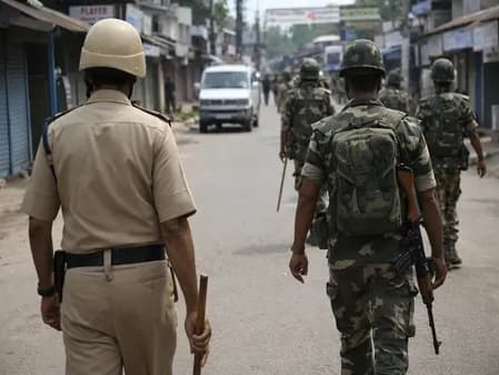 पश्चिम बंगाल चुनाव : 2.4 लाख अर्धसैनिक जवानों की सबसे बड़ी तैनाती, सख्त निगरानी जारी