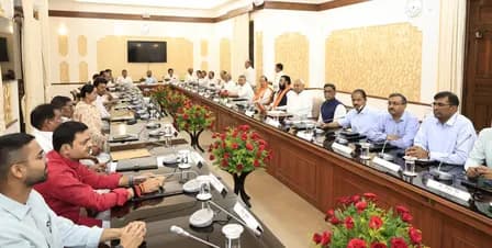 नीतीश कुमार के नेतृत्व में बिहार कैबिनेट की आखिरी बैठक में भावुक हुए मंत्री और नेता