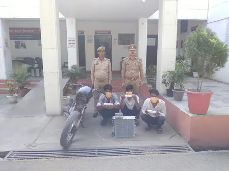 ग्रेटर नोएडा: मोबाइल टावर से उपकरण चोरी करने वाले गिरोह का भंडाफोड़, तीन आरोपी गिरफ्तार
