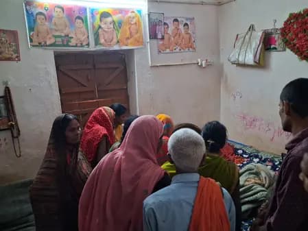 बिहार : मां और दो मासूम बच्चों का शव संदिग्ध परिस्थिति में कमरे से बरामद, जांच में जुटी पुलिस