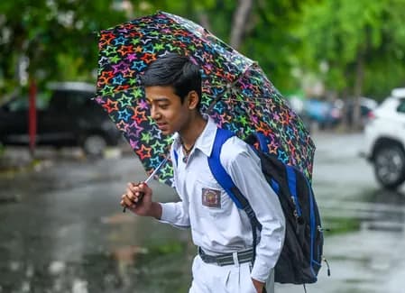 दिल्ली-एनसीआर में बदला मौसम, बारिश से राहत; येलो अलर्ट जारी